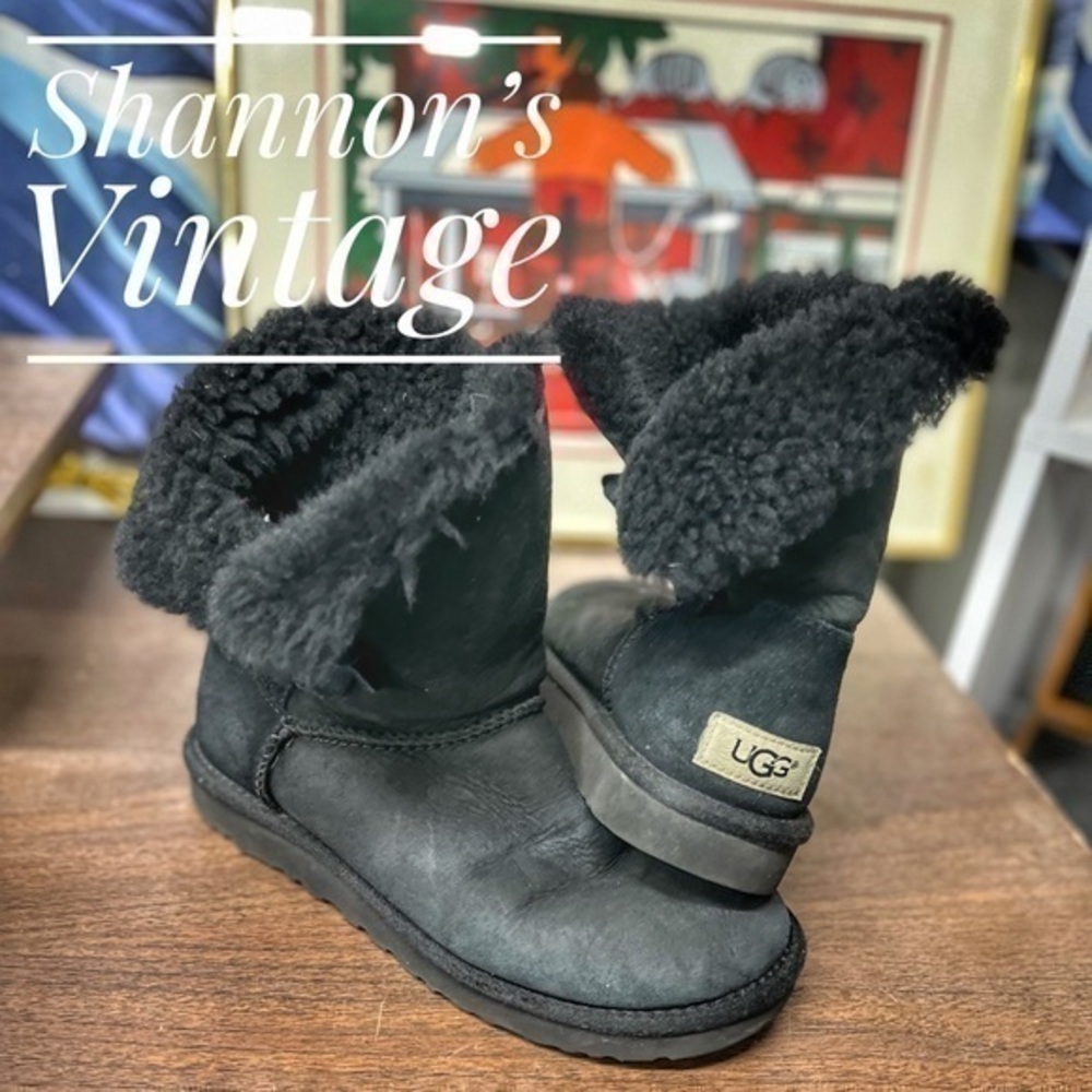 Ugg Bailey Button sz 7 boots